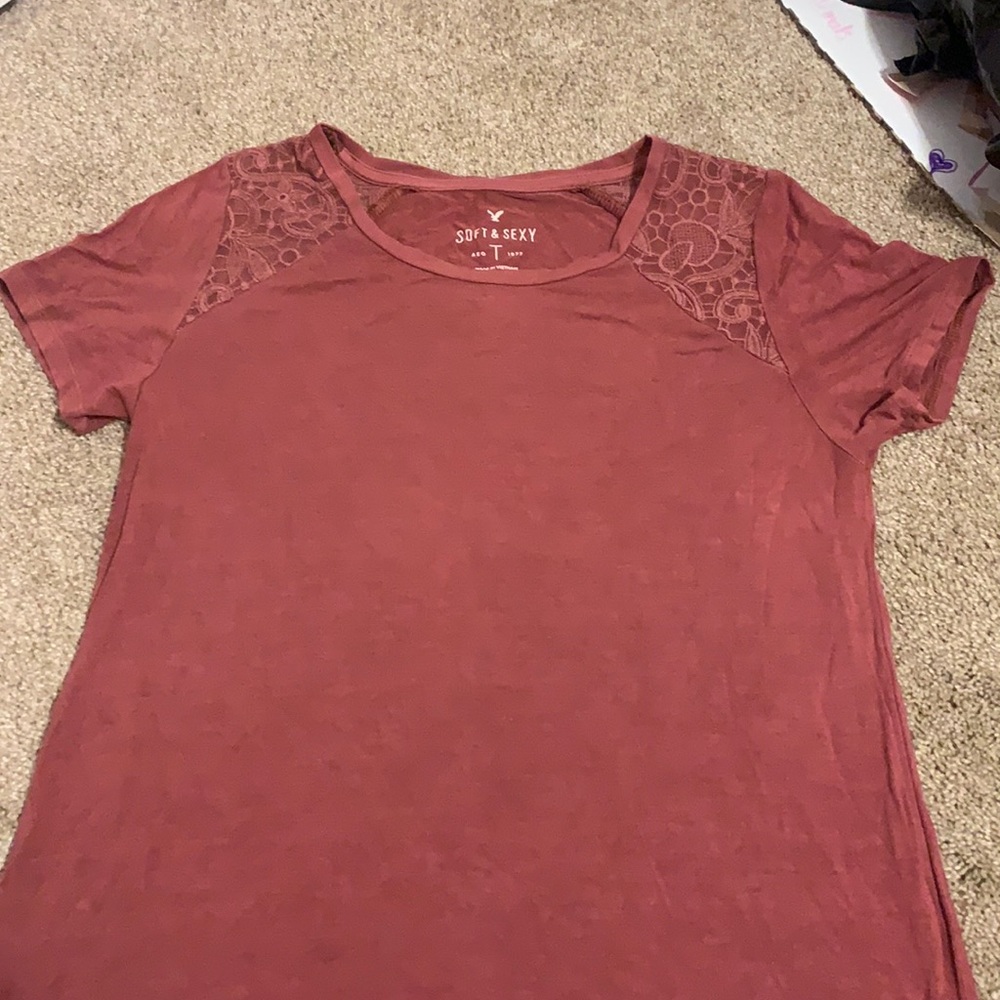 Lace detail short sleeve t. Dark red maroon color.